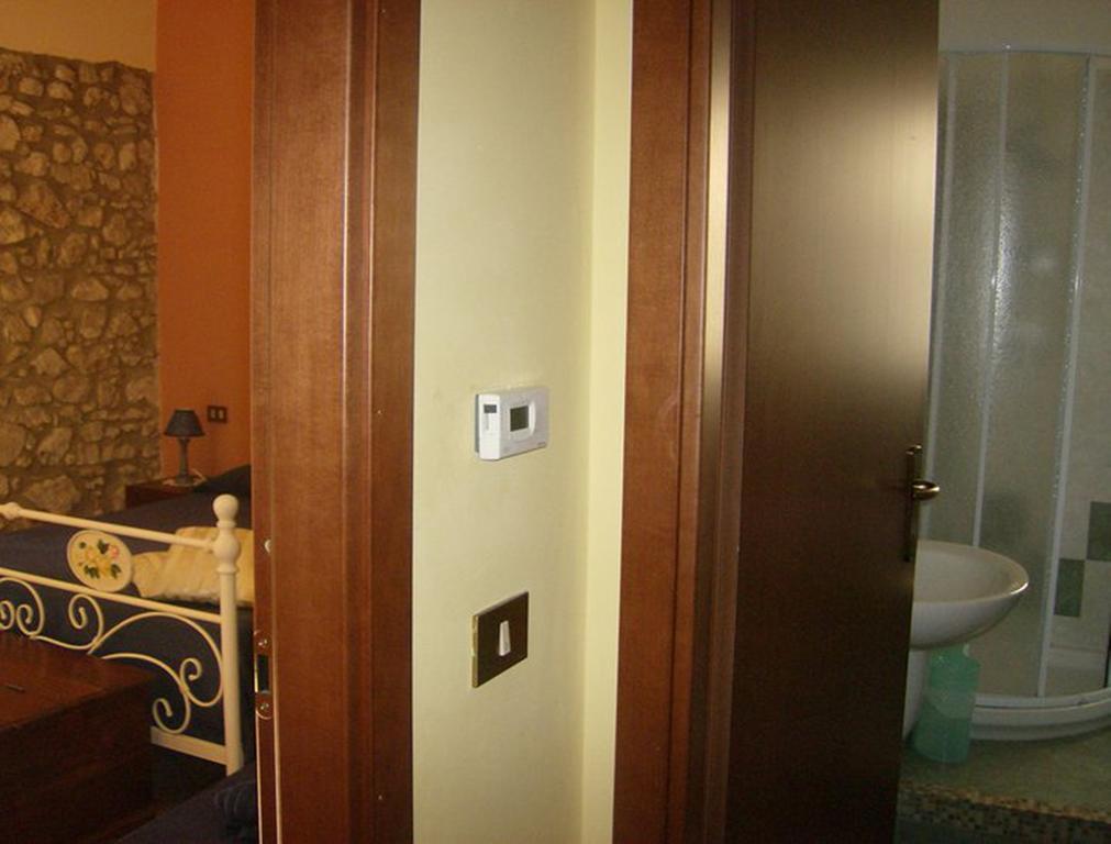 Vittorito Il Minotauro B&B A 5 Minuti Da Popoli الغرفة الصورة